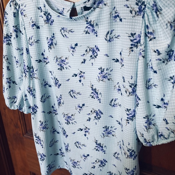 ❌ SOLD ❌ Suzy Shier Floral Top NWT - Picture 3 of 8